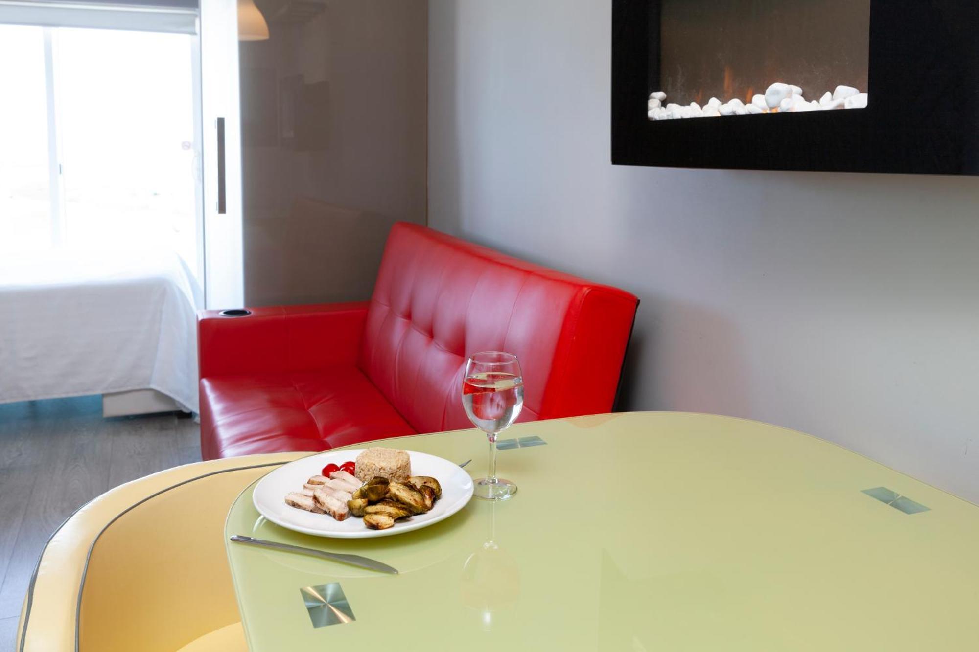 Micro Boutique Living Улфвил Екстериор снимка